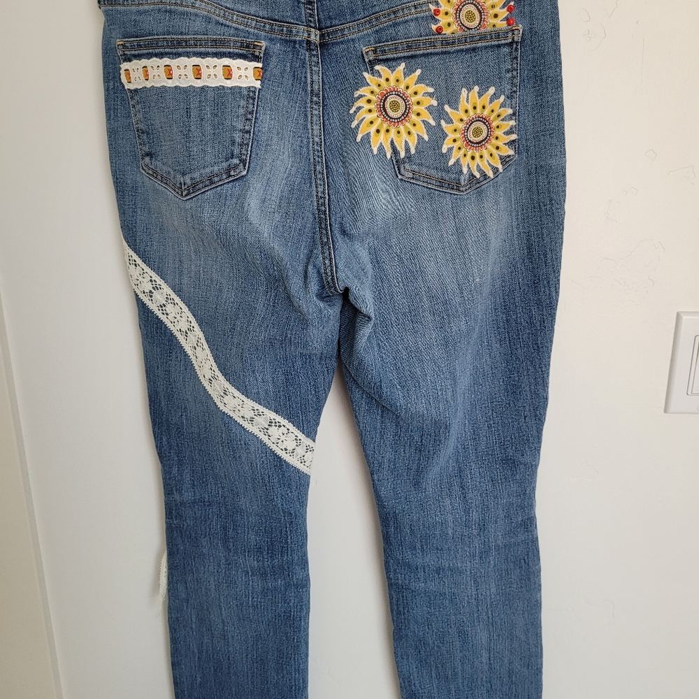 Women's Blue Jeans with Patchwork Design - Picture 12 of 14